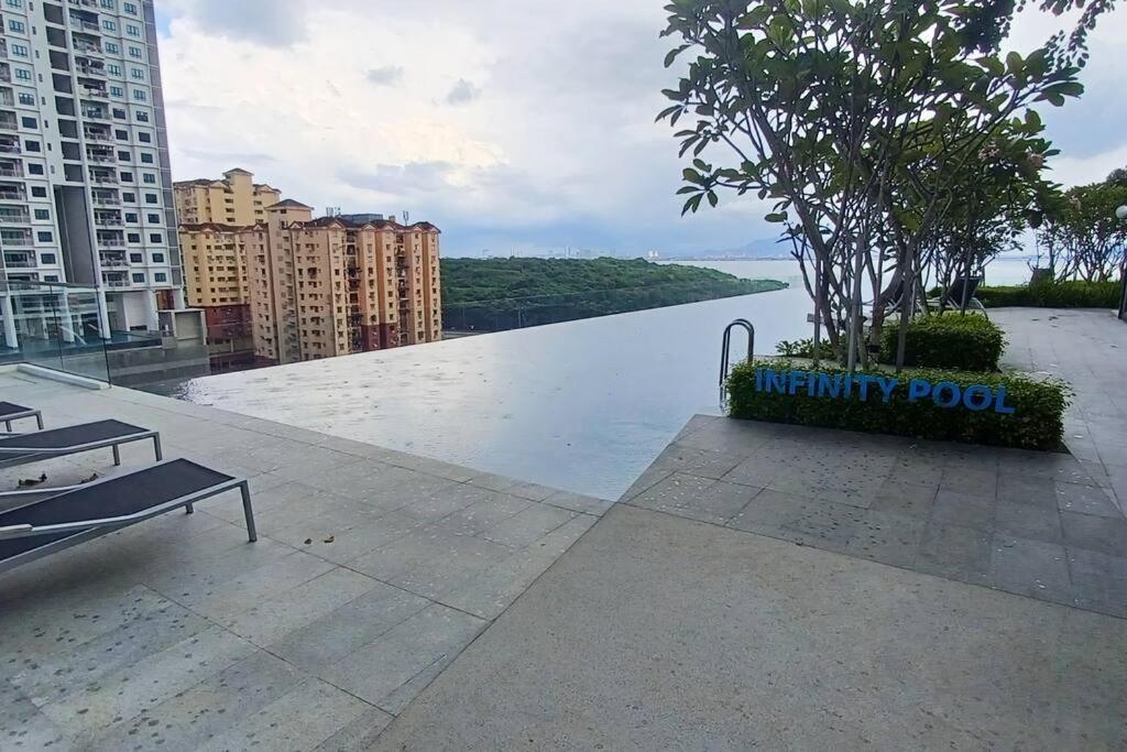 Stylish Urban Penang - With Infinite Pool Apartment