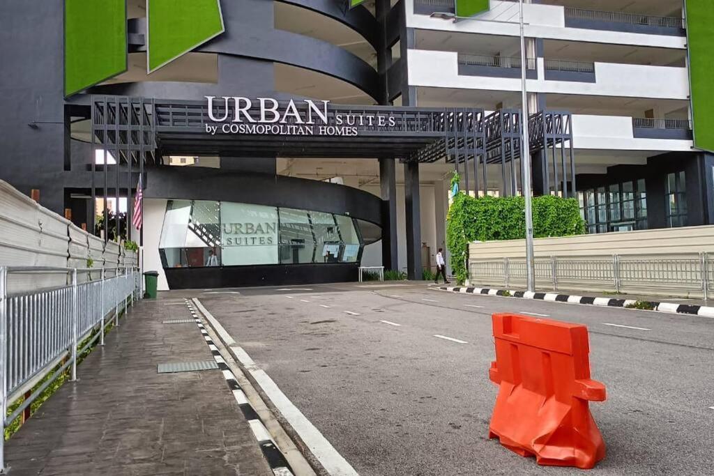 Stylish Urban Penang - With Infinite Pool Apartment *