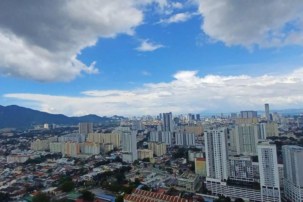 Stylish Urban Penang - With Infinite Pool Apartment
