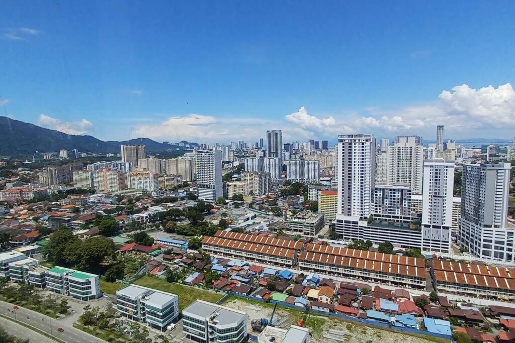 Apartment Stylish Urban Penang - With Infinite Pool *