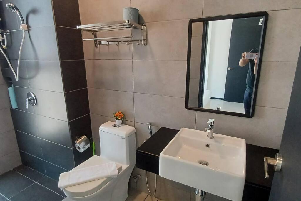 Apartment Stylish Urban Penang - With Infinite Pool