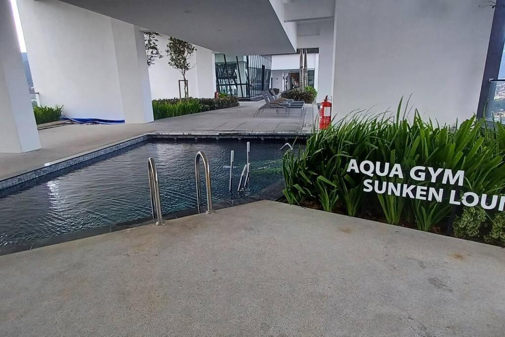 Apartment Stylish Urban Penang - With Infinite Pool Jelutong
