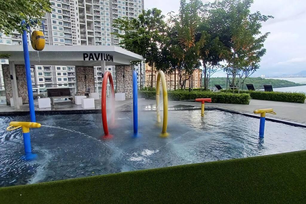 Stylish Urban Penang - With Infinite Pool Apartment *
