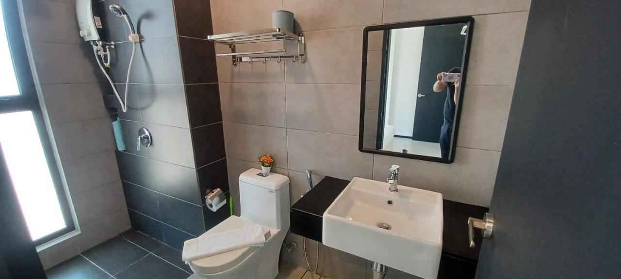 Apartment Stylish Urban Penang - With Infinite Pool