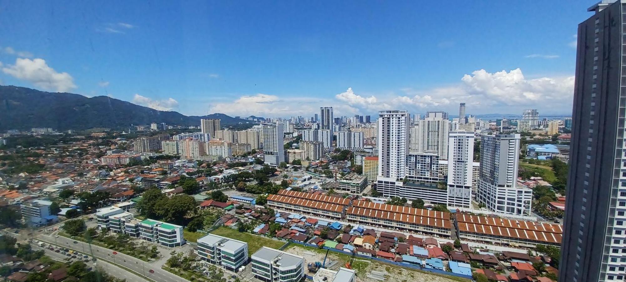 Apartment Stylish Urban Penang - With Infinite Pool