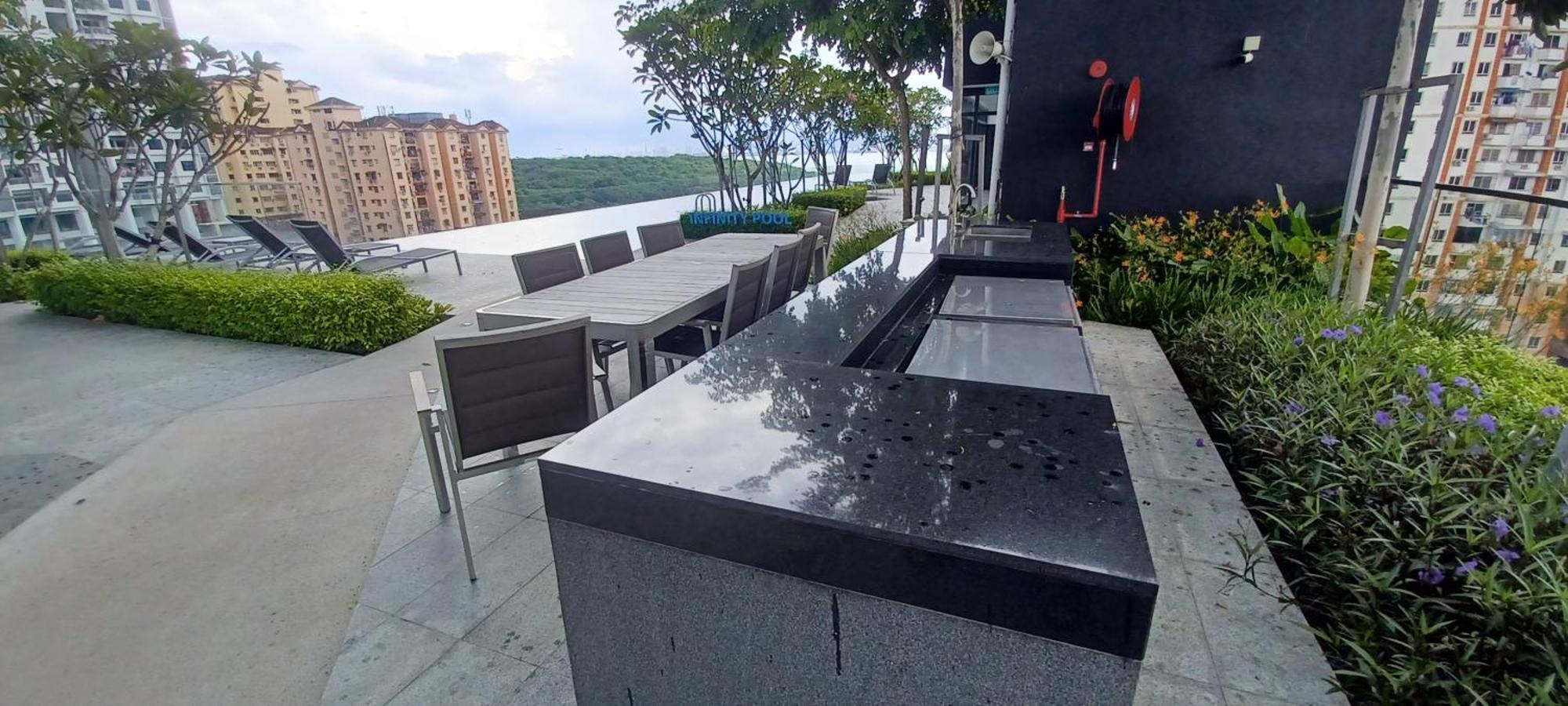 Stylish Urban Penang - With Infinite Pool Apartment