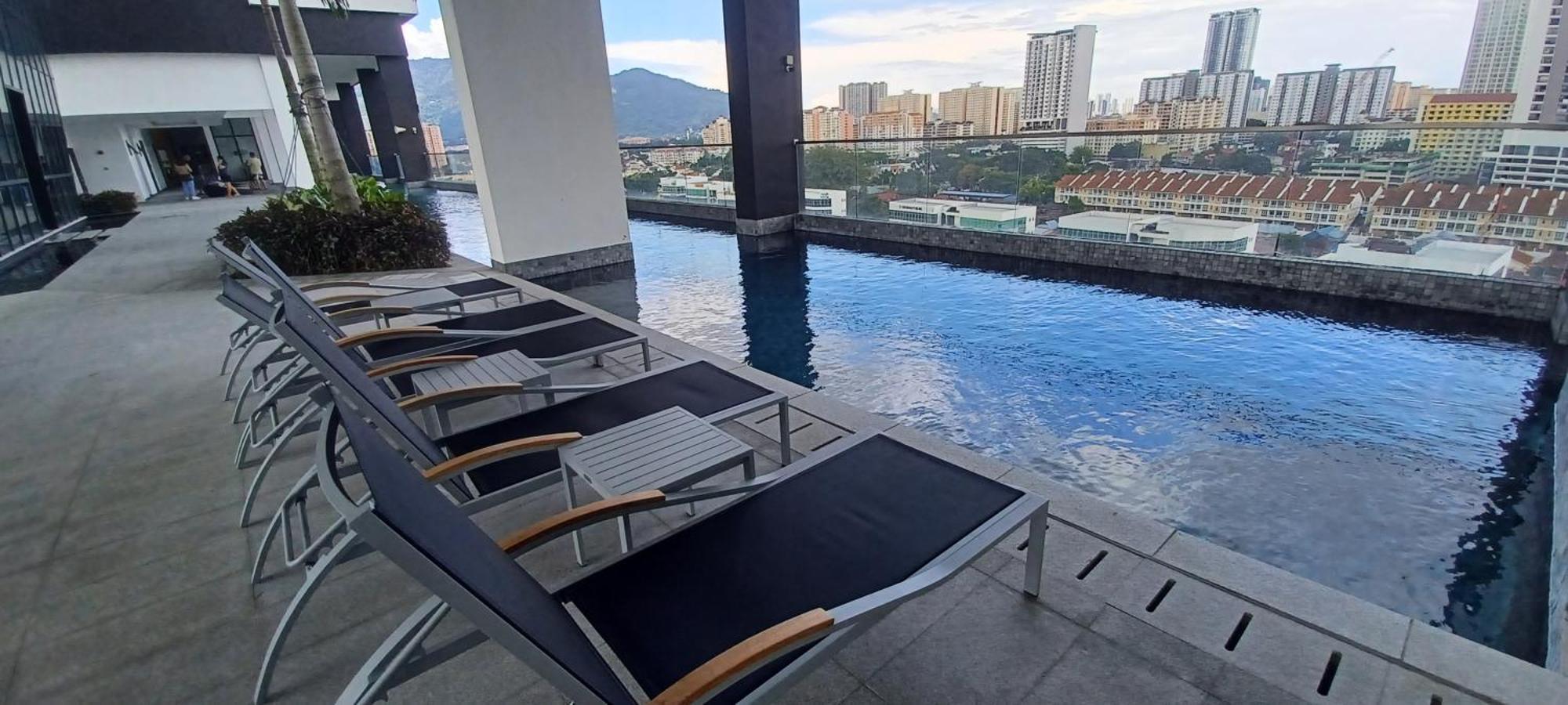 Apartment Stylish Urban Penang - With Infinite Pool